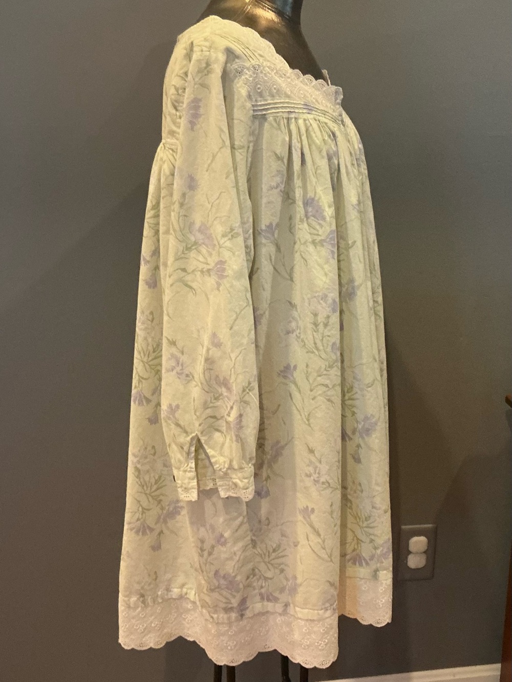 Eileen West Floral Robe - Picture 3 of 8